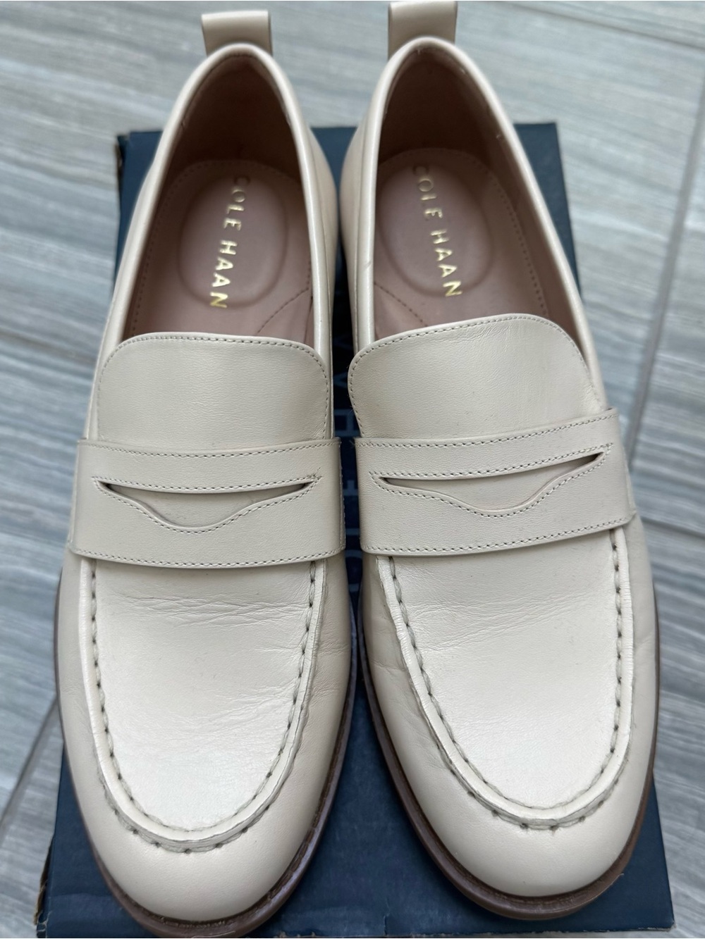 Cole Haan Stassi Penny Loafer sz6 sanddollar/cream EUC ⭐️👀